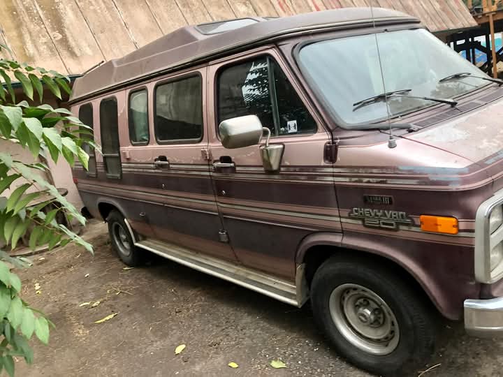 Chevy G20 spt Van